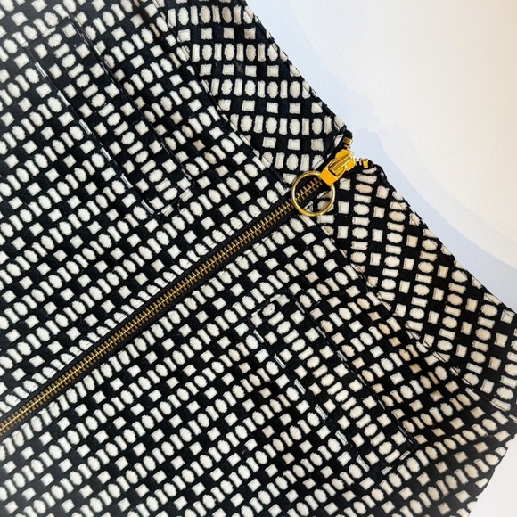 Express black white zip front mini skirt ❤️ - Picture 5 of 6